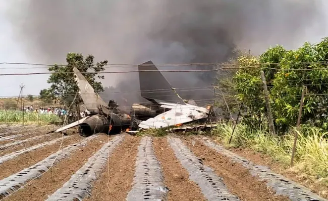 indian sukhoi fighter jet crashed in Maharashtra.